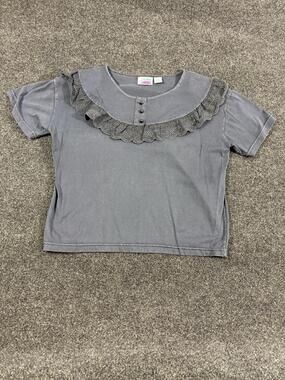 Center Aisle Shirt Womens M Gray Lace Ruffle Henley Short Sleeve Knit Top